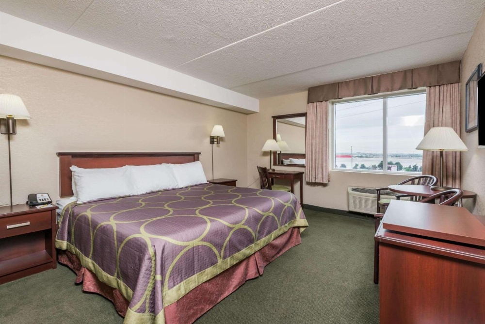 Super 8 by Wyndham Mississauga Main image