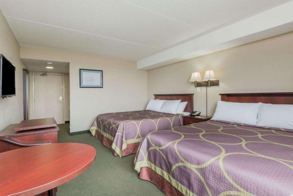 Super 8 by Wyndham Mississauga Main image
