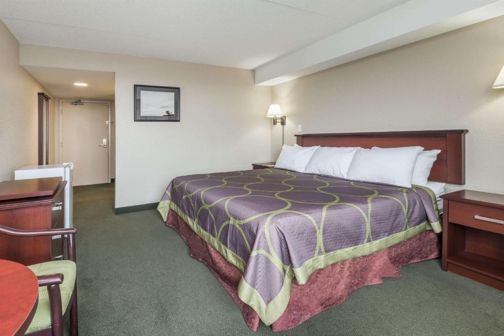 Super 8 by Wyndham Mississauga