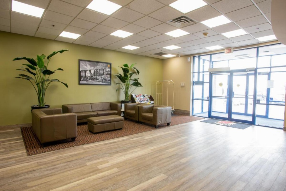 Super 8 by Wyndham Mississauga